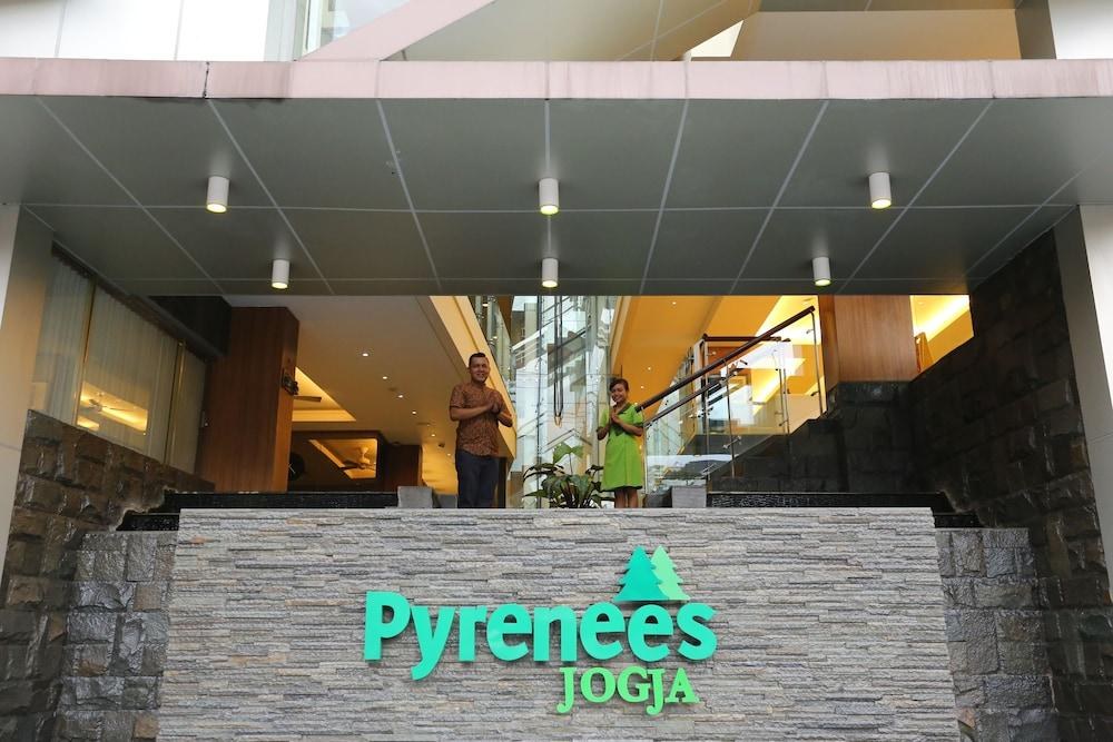 Pyrenees Jogja Hotel photo 3