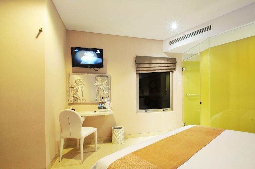 Pyrenees Jogja Hotel photo 4