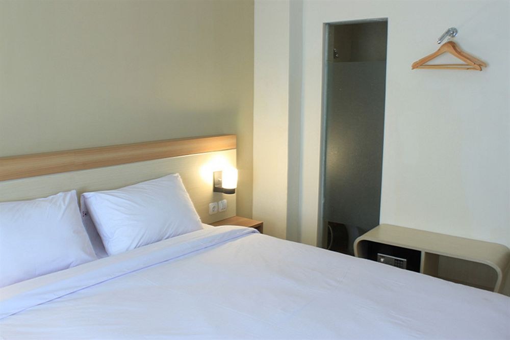LAXSTON HOTEL BY FRONT ONE