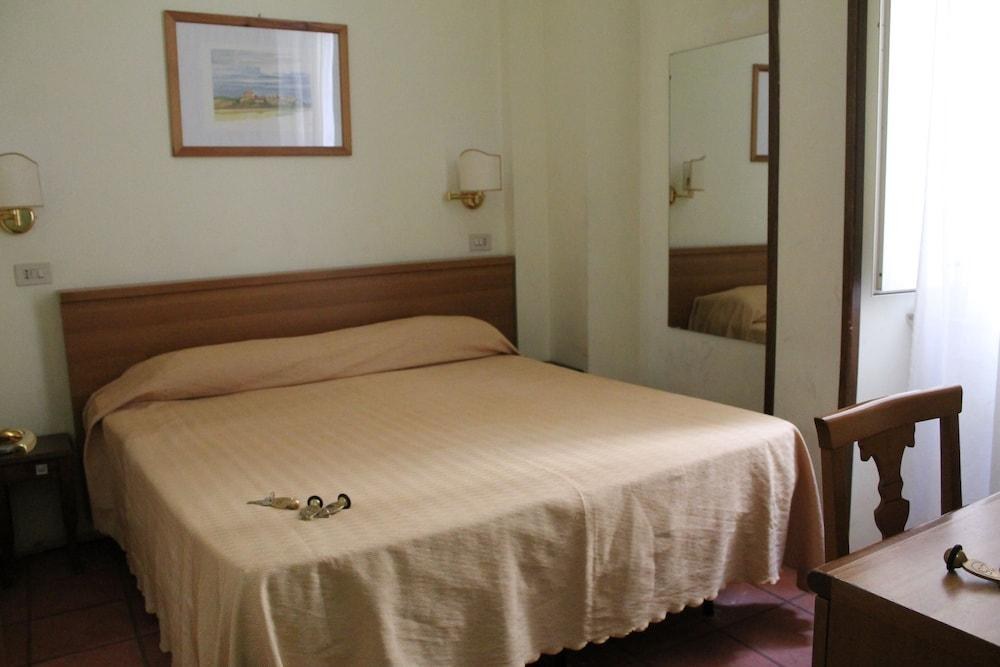 POMEZIA photo 2