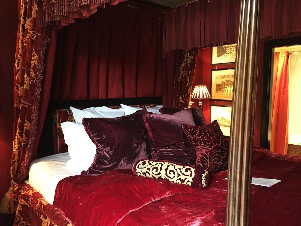 PRESTONFIELD HOUSE photo 3