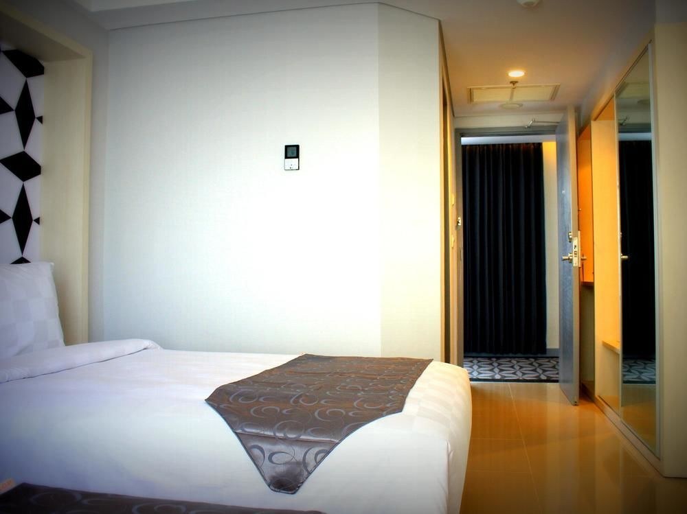 Crown Prince Hotel Surabaya photo 1
