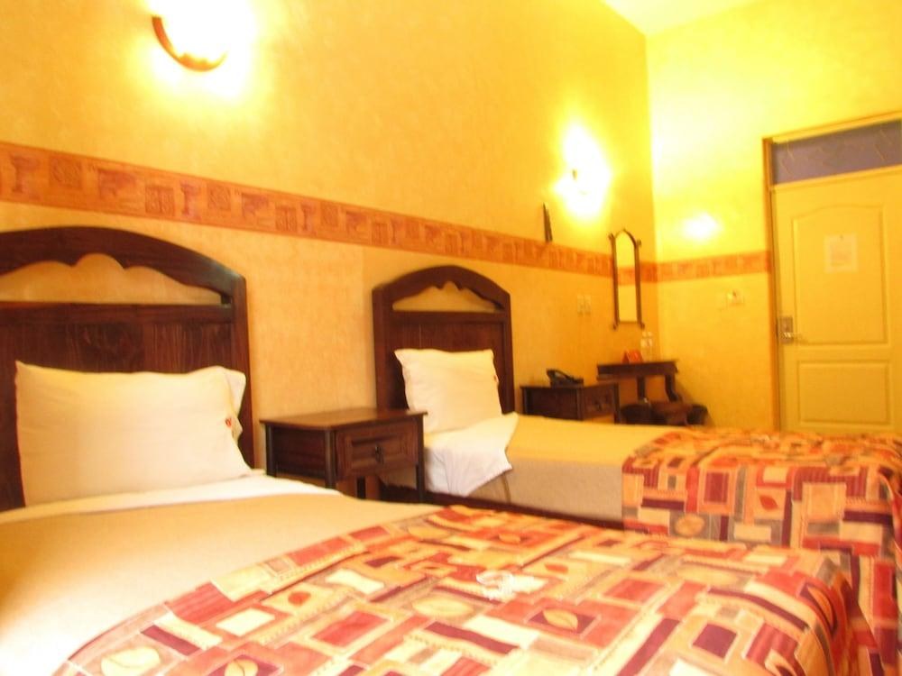 LA ALHONDIGA photo 2