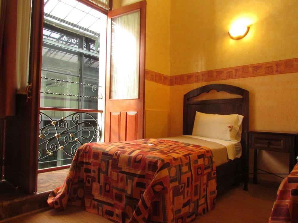 LA ALHONDIGA photo 4