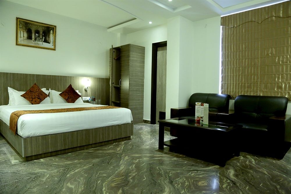 ZIP BY SPREE KING PALACE photo 1