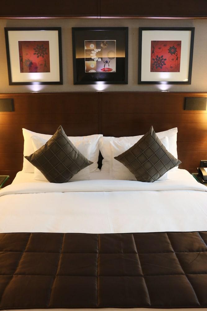 RADISSON BLU ATRIA BENGALURU photo 4