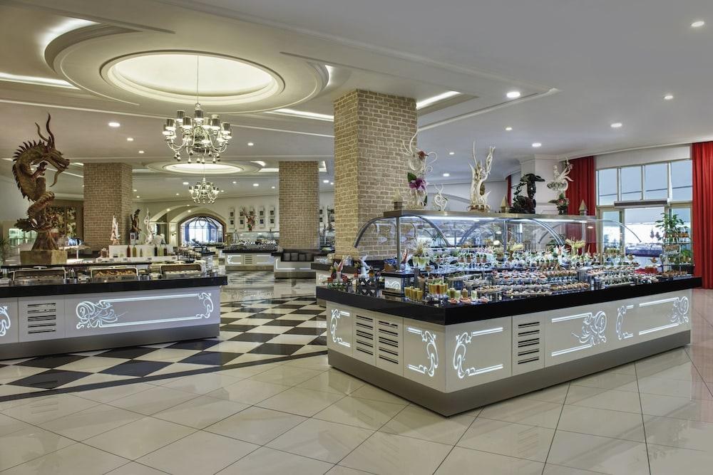 DELPHIN IMPERIAL photo 2
