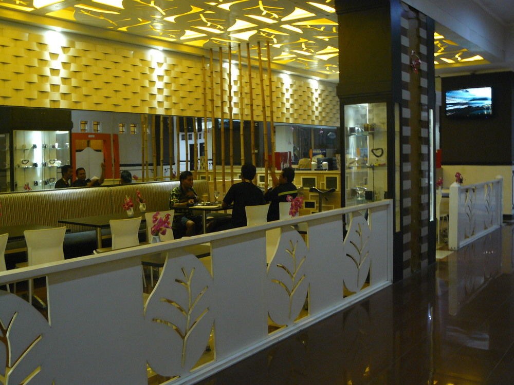 OVAL HOTEL, SURABAYA photo 1