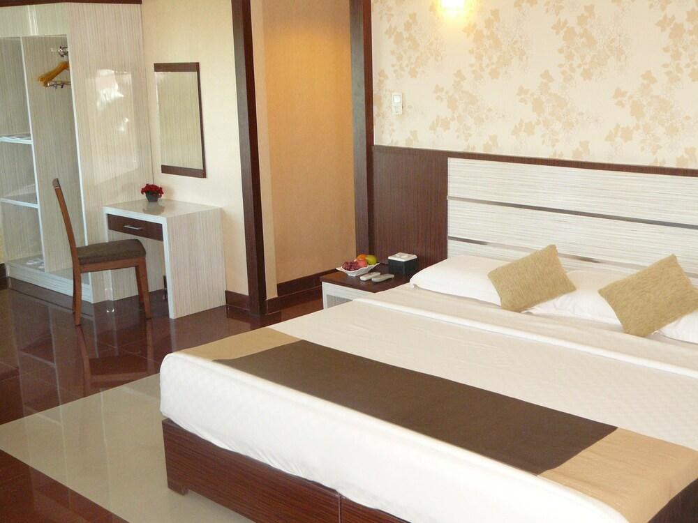 OVAL HOTEL, SURABAYA photo 2