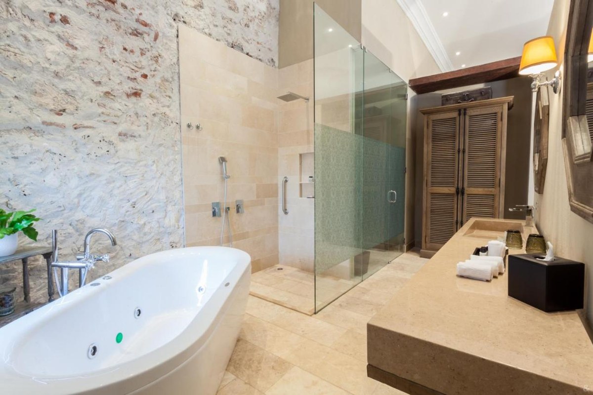 EL BASTION LUXURY photo 4
