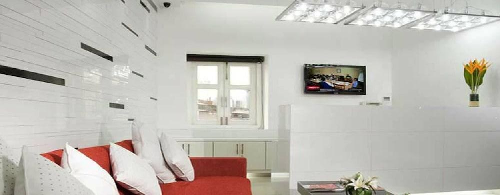 SAPPHIRE SUITES photo 2