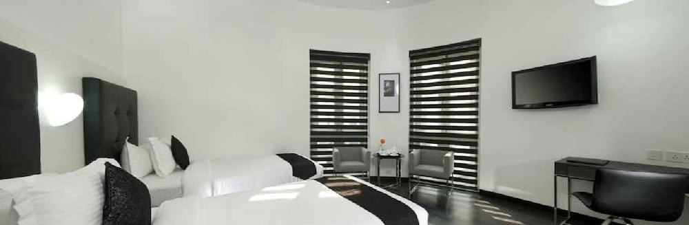 SAPPHIRE SUITES photo 4