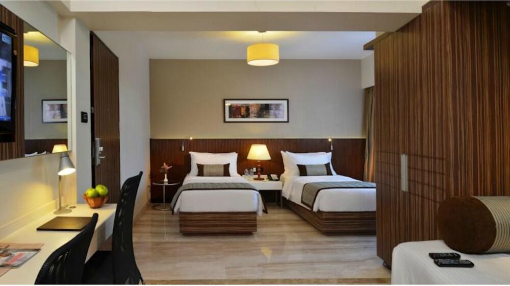 RESIDENCY SAROVAR PORTICO MUMBAI photo 2