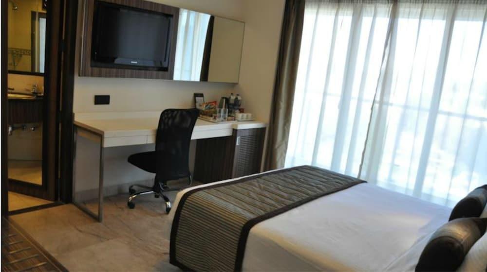 RESIDENCY SAROVAR PORTICO MUMBAI photo 4
