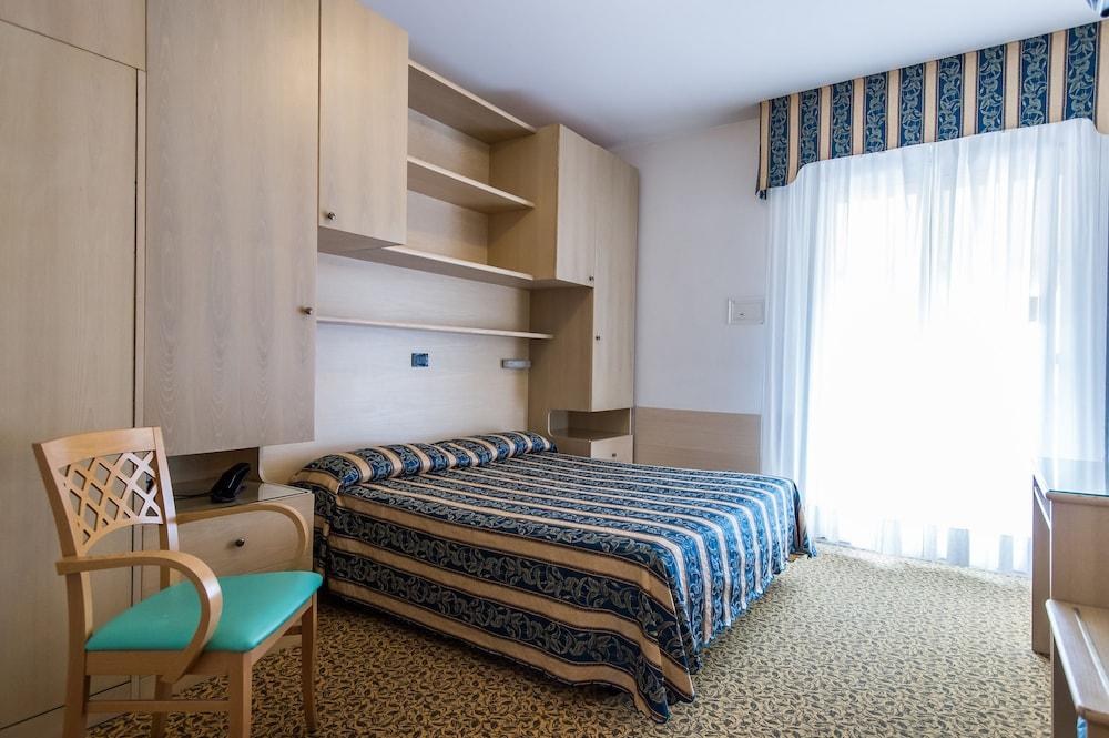 Hotel Christian photo 2
