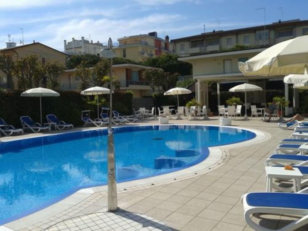 HOTEL HELIOS photo 2