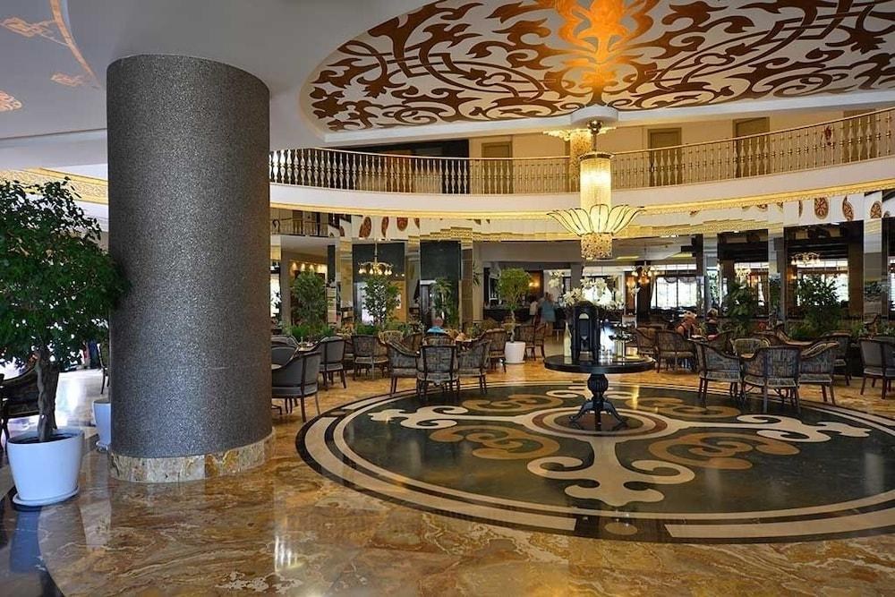 SIDE CROWN PALACE photo 2