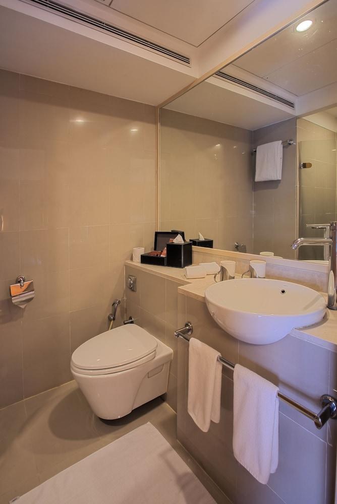 OAKWOOD RESIDENCE photo 2