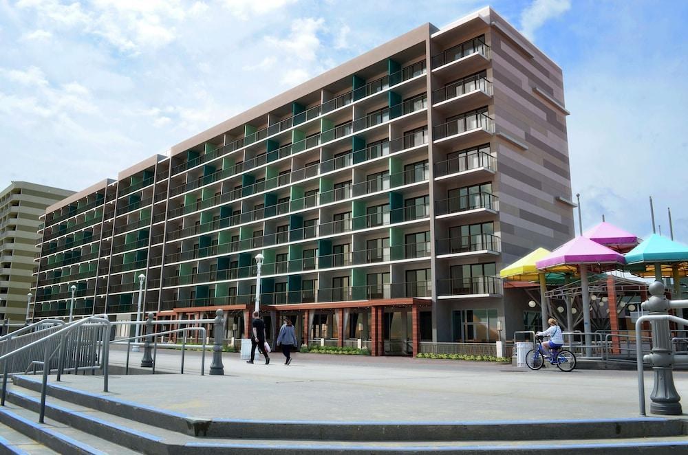 DOUBLETREE BY HILTON VIRGINIA BEACH OCEANFRONT SOUTH photo 1