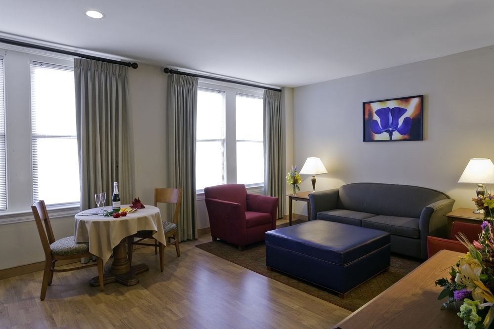 COMMONWEALTH PARK SUITES photo 1