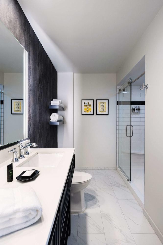 COMMONWEALTH PARK SUITES photo 2