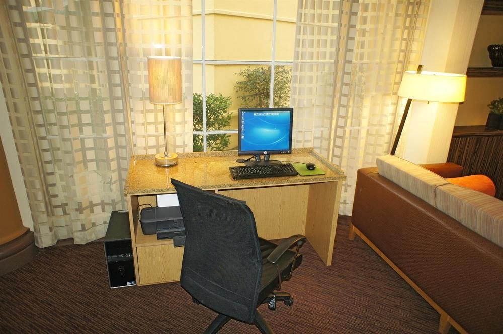LA QUINTA INN & SUITES BY WYNDHAM RALEIGH CRABTREE