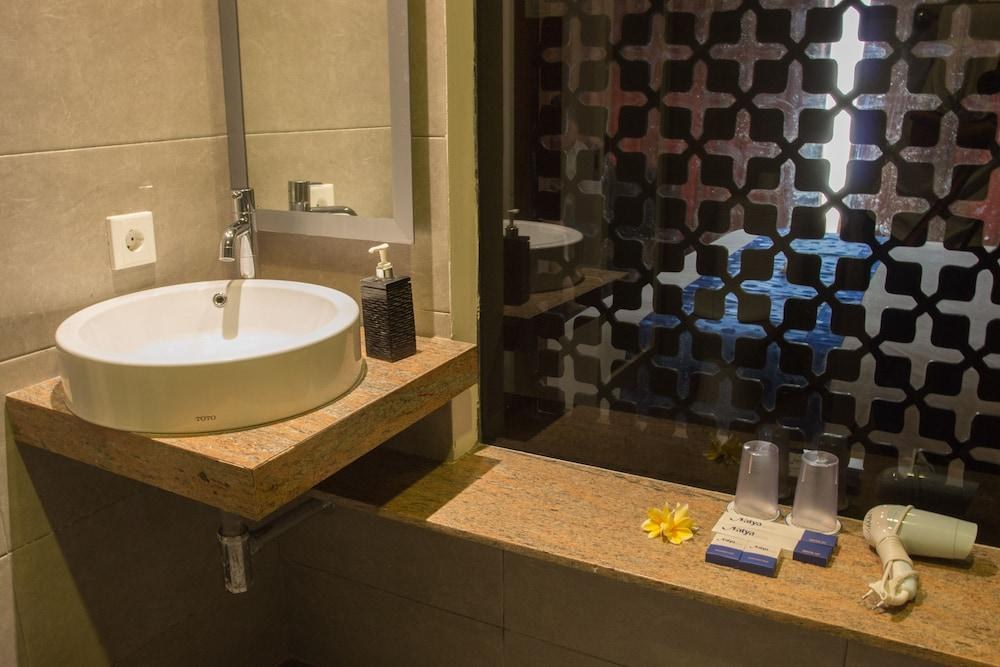 NATYA HOTEL KUTA photo 2