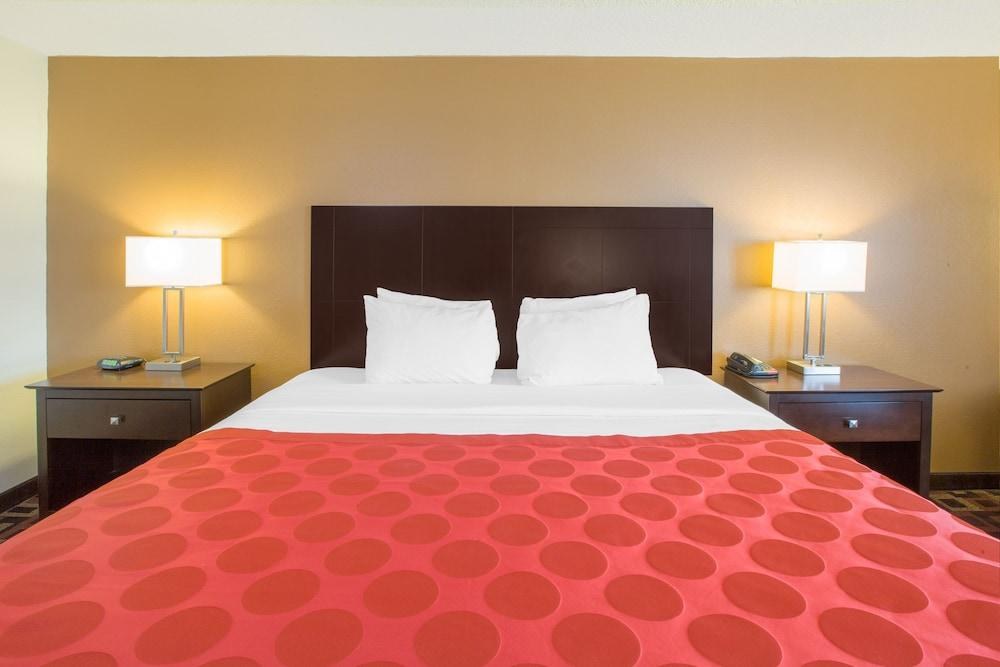 Ramada by Wyndham Tulsa photo 2