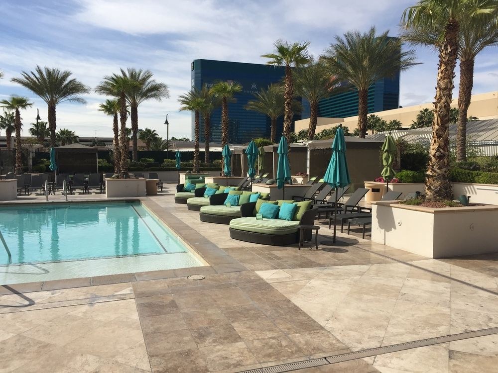 LUXURY SUITES INTERNATIONAL AT THE SIGNATURE photo 1