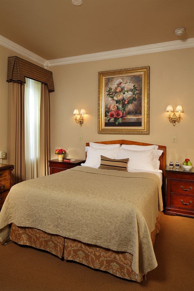 RITTENHOUSE 1715, A BOUTIQUE photo 1