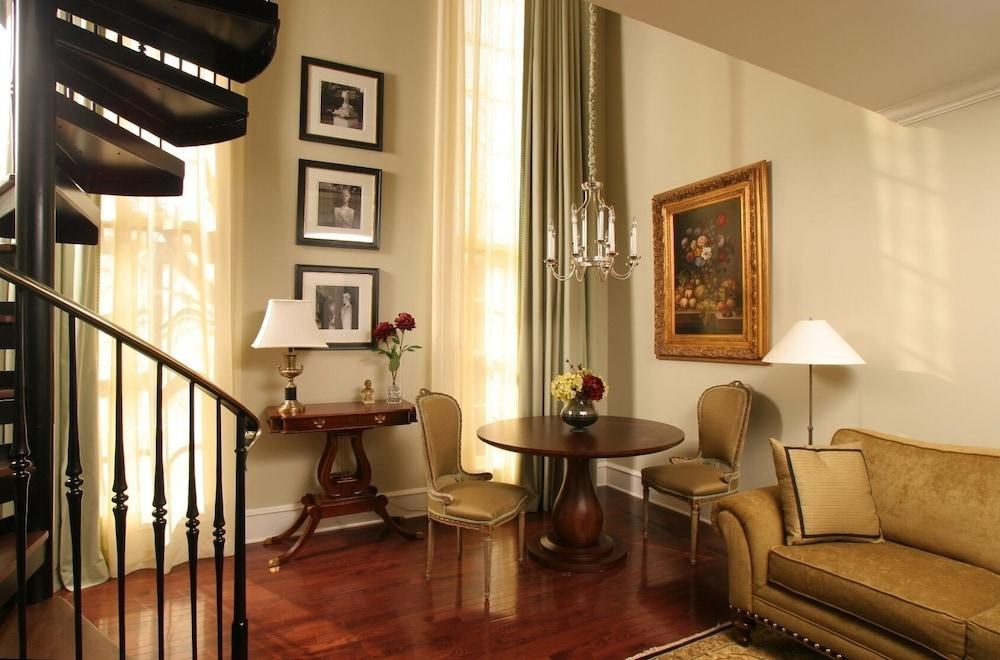 RITTENHOUSE 1715, A BOUTIQUE photo 2