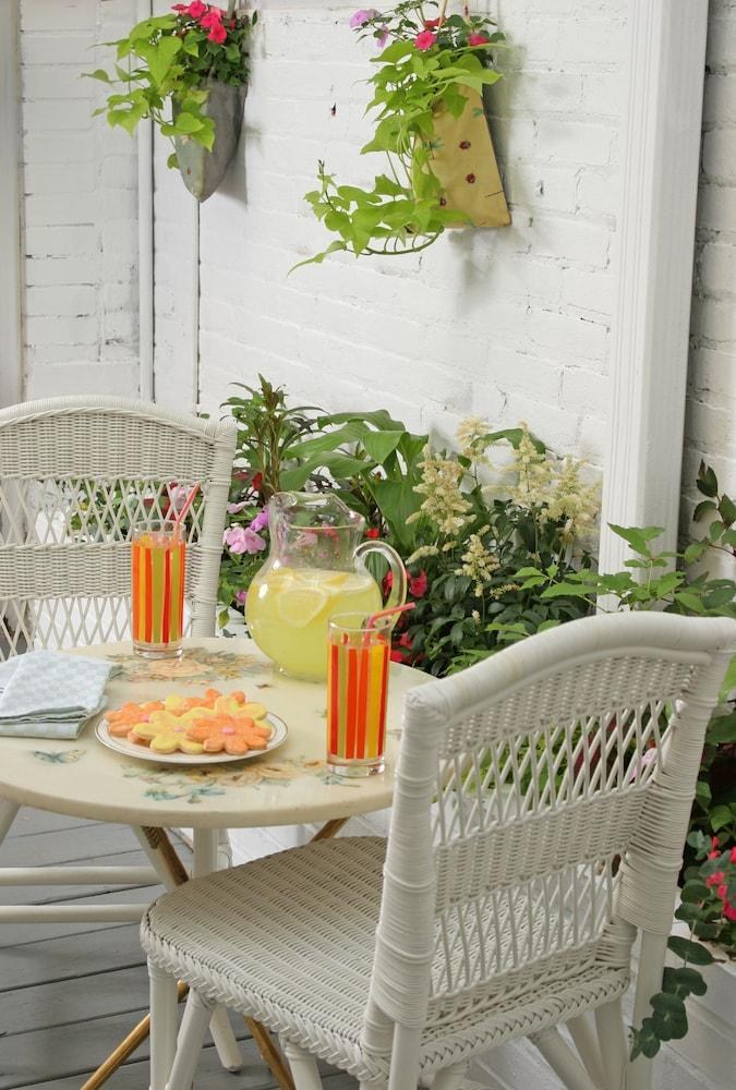 RITTENHOUSE 1715, A BOUTIQUE photo 4