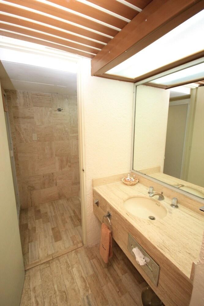 Howard Johnson by Wyndham Veracruz photo 3