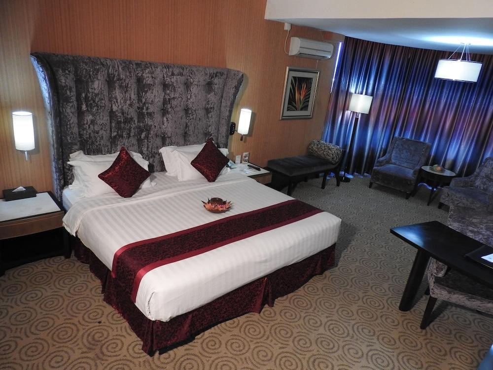 CROWN VISTA BATAM photo 2