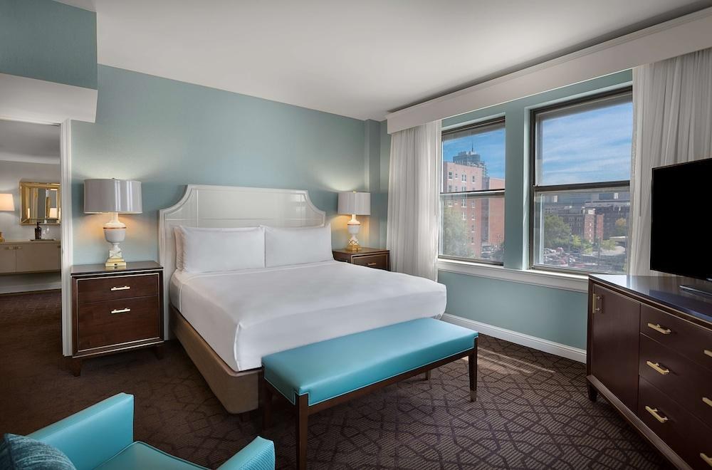 CHASE PARK PLAZA photo 2