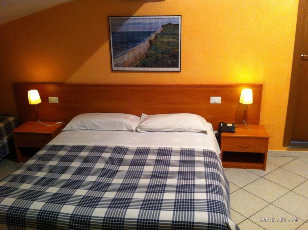 HOTEL LEOPOLDA photo 2