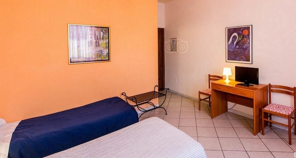 HOTEL LEOPOLDA photo 3
