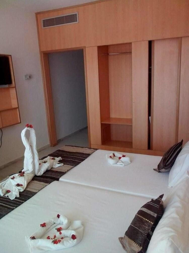 THAPSUS BEACH RESORT photo 2