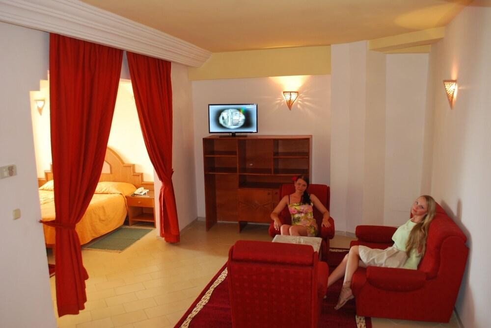 THAPSUS BEACH RESORT photo 3