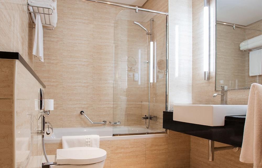 PULLMAN DUBAI JUMEIRAH LAKE TOWERS HOTEL photo 2