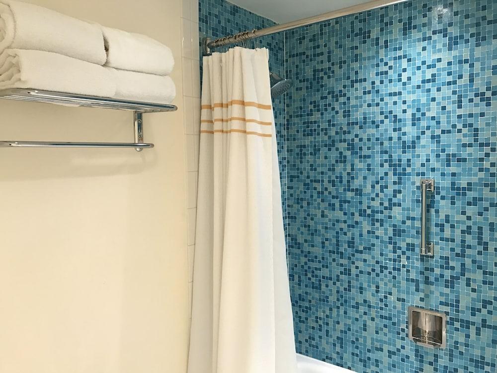 WASHINGTON PLAZA HOTEL photo 4