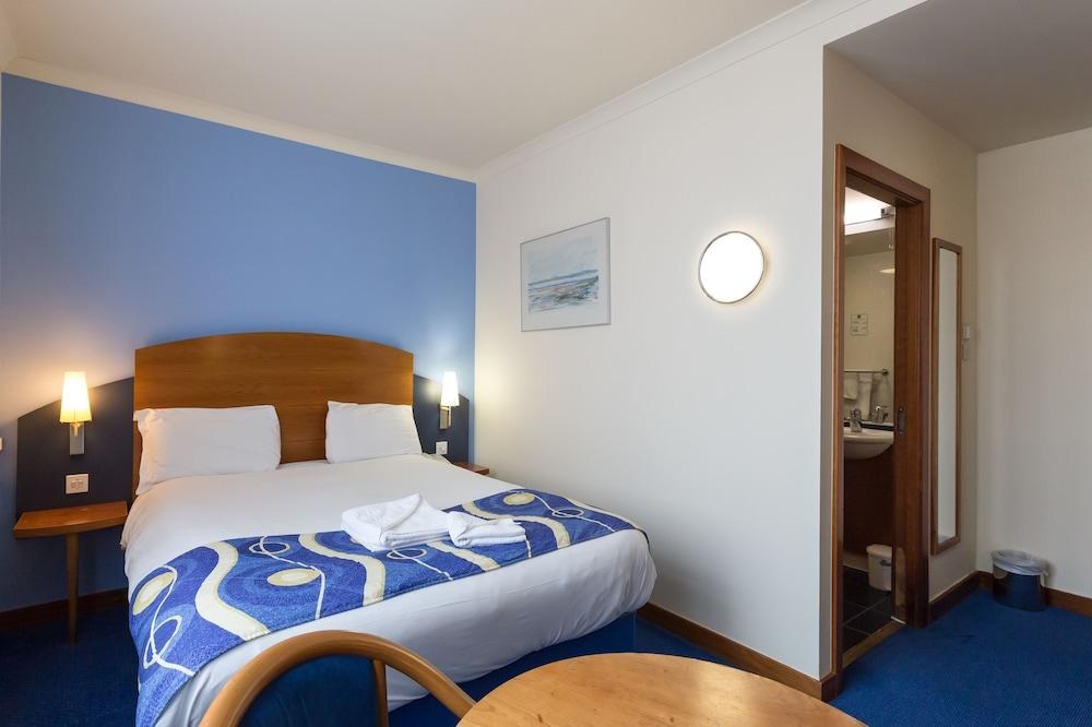 WEMBLEY INTERNATIONAL HOTEL photo 2