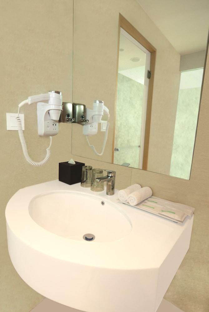 HOLIDAY INN EXPRESS JAKARTA INTERNATIONAL EXPO photo 3