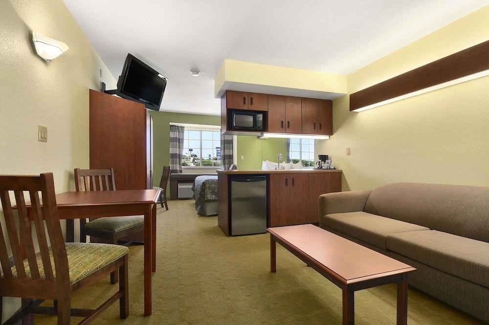 SUPER 8 BY WYNDHAM SAN ANTONIO AIRPORT NORTH photo 4