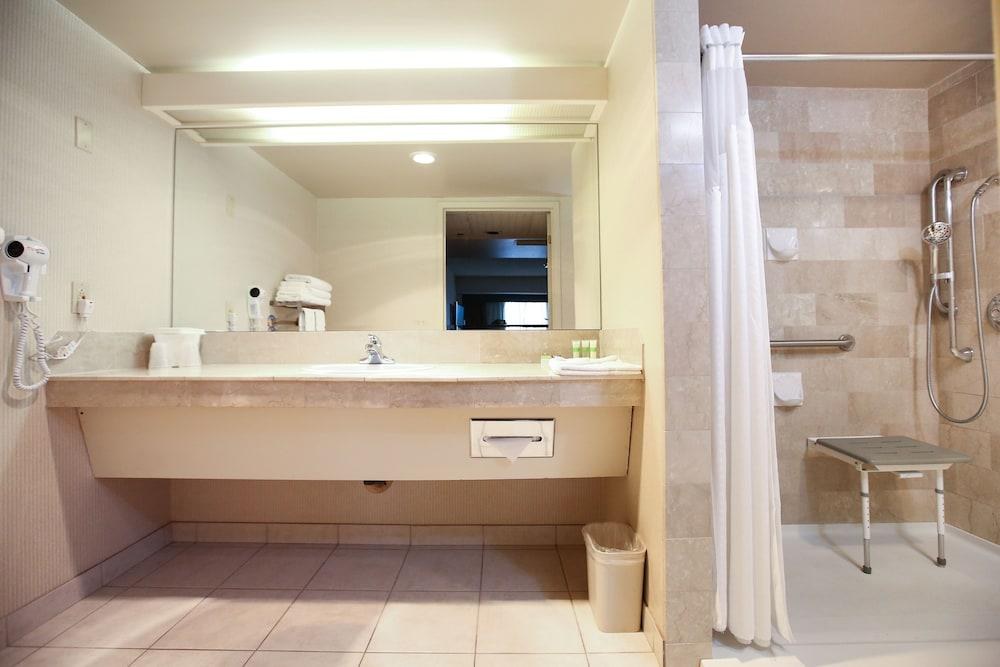 ATRIUM INN VANCOUVER photo 2
