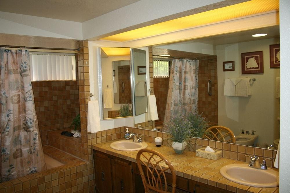 KONA COAST RESORT photo 2