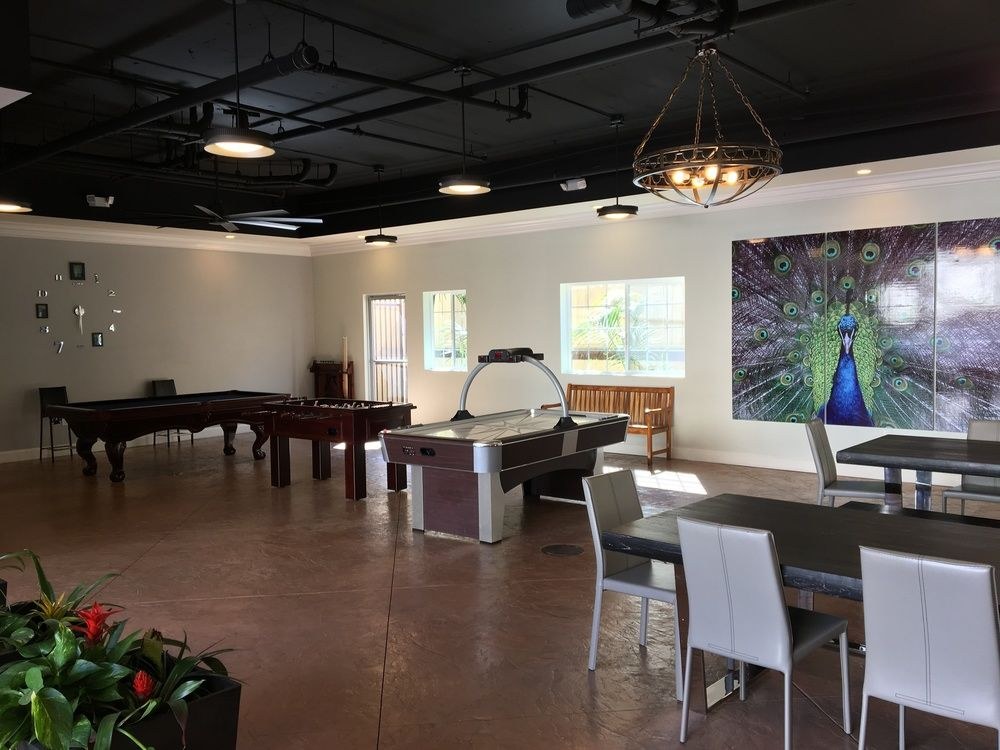 PEACOCK SUITES photo 1