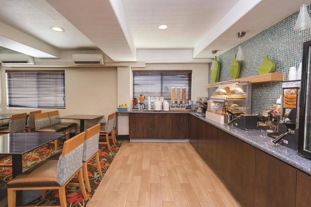La Quinta Inn & Suites by Wyndham San Diego Mission Bay photo 1