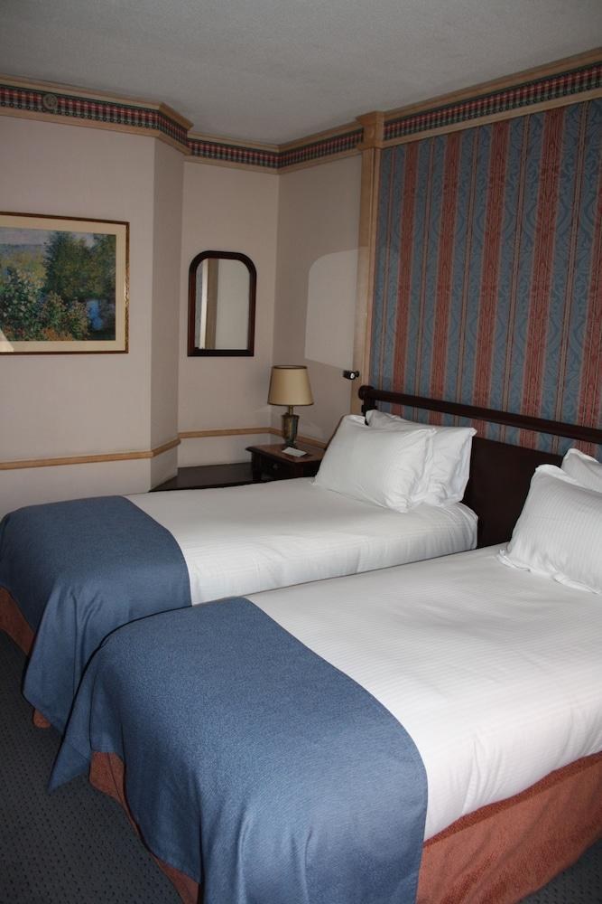 PULLMAN MADRID AIRPORT FERIA photo 4