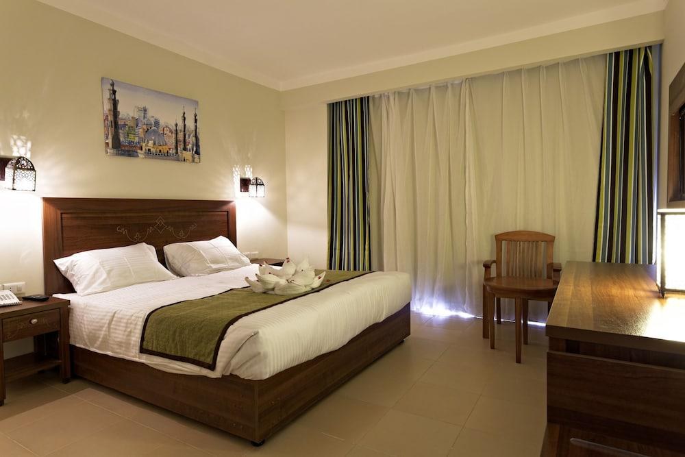 ROYAL STAR BEACH RESORT photo 2